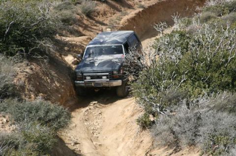 1981 Ford Bronco - Going downhill, came close to the wall.