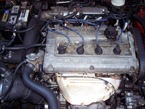 1995 Mitsubishi Eclipse - Close-up of an engine bay, a DOHC 2000 badge and spark plug wires.