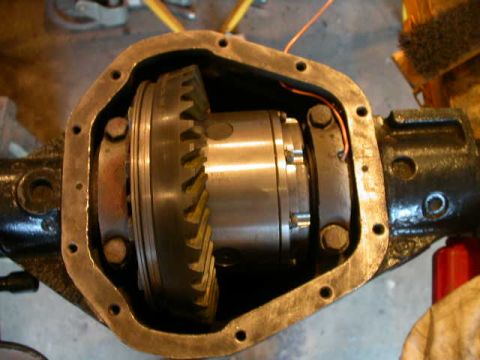 1990 Ford Bronco - Instead of routing the air line over the bearing cap I routed it around the bearing cap to avoid hitting the diff cover.