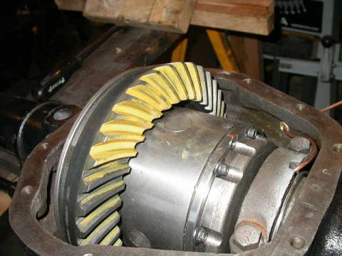 1990 Ford Bronco - Differential gears are visible inside the housing, with a Supermotors.net watermark.
