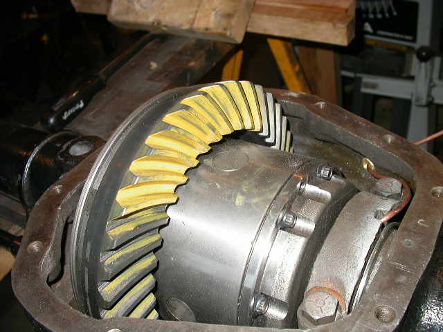 Close-up of differential gears inside a housing. Supermotors.net logo visible