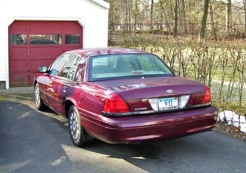 2004 Ford Crown Victoria photo