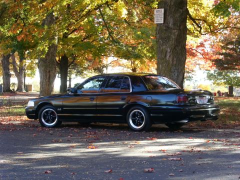 2001 Ford Crown Victoria photo