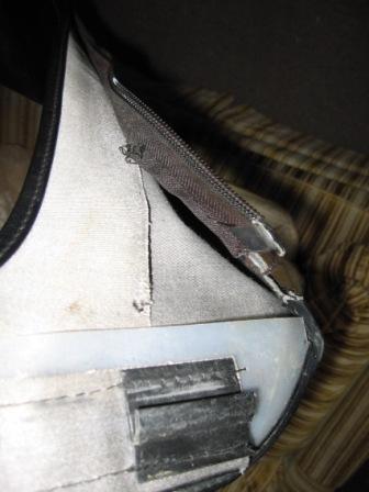 1993 Ford Bronco - Driver's side front window zipper in need of sewing