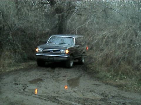 1989 Ford Bronco - comin round mud mountain with 4 wheels!