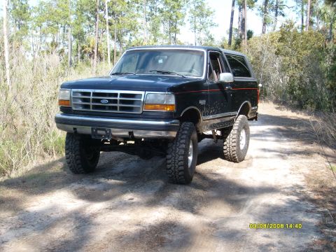 1992 Ford Bronco - This lifted 1992 Ford Bronco navigates a dirt trail through a wooded area.