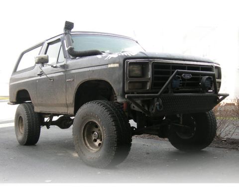 1985 Ford Bronco - This lifted Ford Bronco features a snorkel and a heavy-duty aftermarket front bumper.
