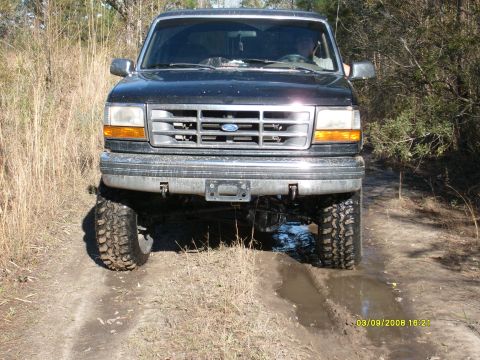 1992 Ford Bronco - This is a legal road! Im not for the trespassin.