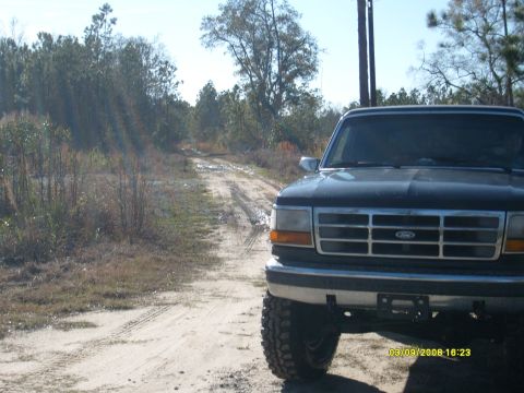 1992 Ford Bronco - This is a legal road! Im not for the trespassin.