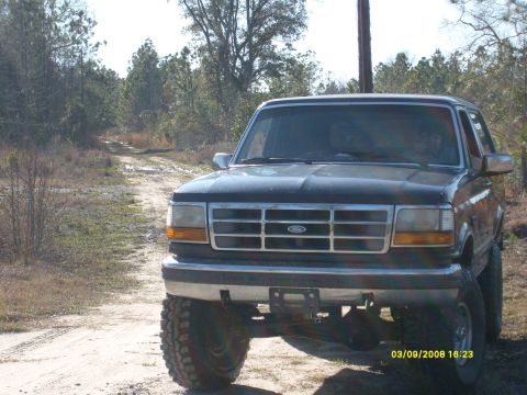1992 Ford Bronco - This is a legal road! Im not for the trespassin.