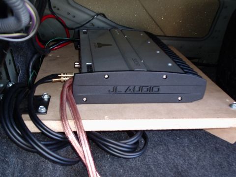 2003 Ford Crown Victoria - Amp