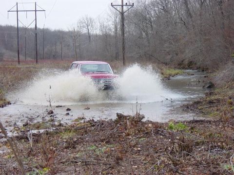 1983 Ford Bronco - Washing the undercarrige