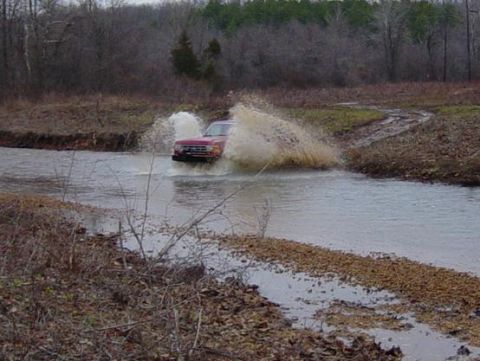 1983 Ford Bronco - Big splash