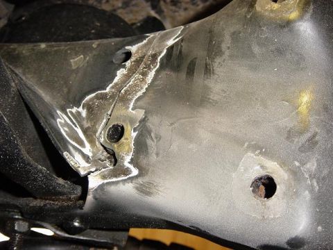 1983 Ford Bronco - Cracked frame at steering gear box from trying to come out of a tight spot in a creek. Must have been week before.