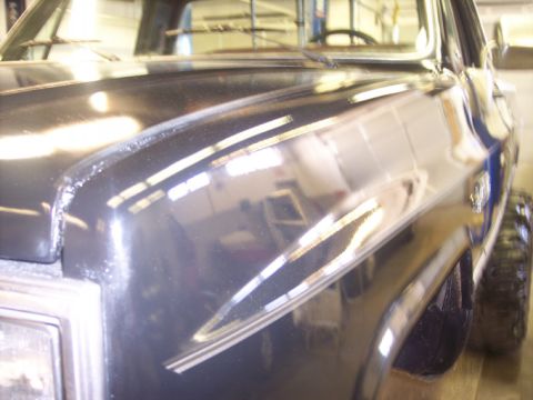 1984 GMC Sierra 3500 - Close-up of the front fender and headlight assembly on a 1984 GMC Sierra 3500.