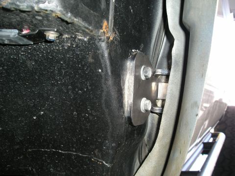 1986 Toyota Hilux - Close-up of a metal plate attached to a vehicle's undercarriage, likely for a door hinge.