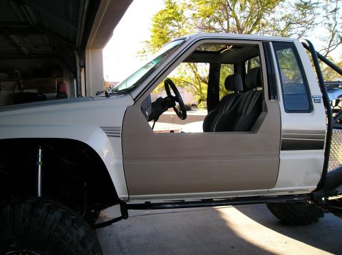 1986 Toyota Hilux - This 1986 Toyota Hilux has had its doors removed and replaced with custom half doors.