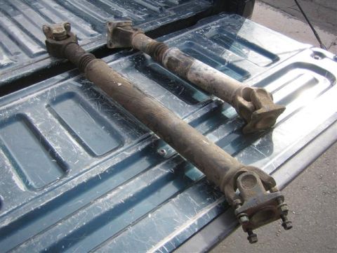 1994 Ford Bronco - Two driveshafts are shown resting on the bed of a truck, with a Supermotors.net watermark visible.