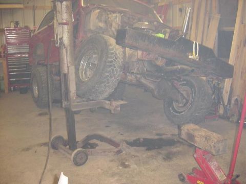 1983 Ford Bronco - Flexing, 28" tire to floor