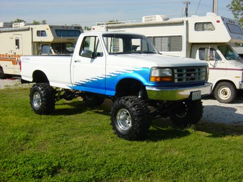 1983 Ford Bronco - Camp Sat. morning
