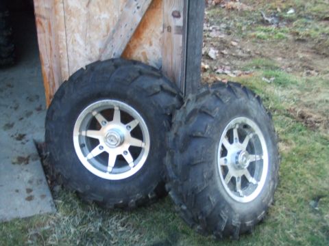 1996 Ford Bronco - 500 obo, brand new 1 mile on them