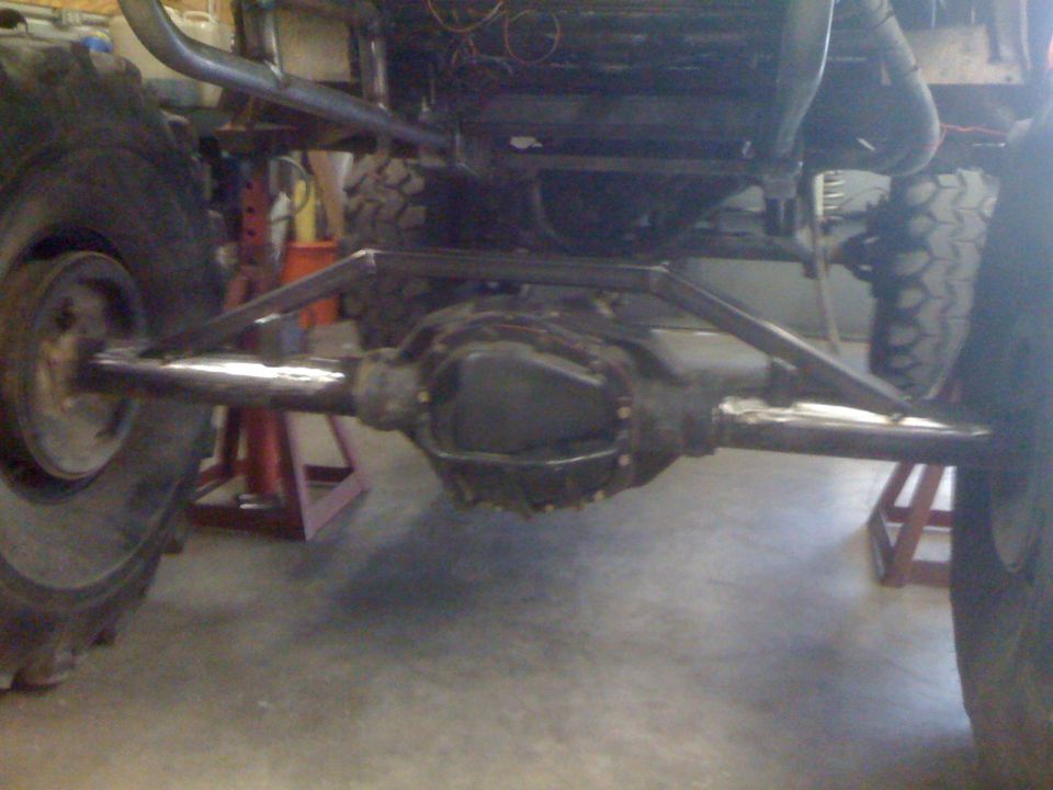 Rear axle assembly with custom suspension links and large tire