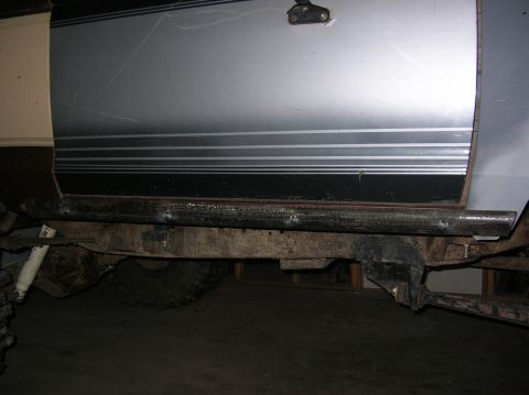 1985 Ford Bronco II - Side view of a 1985 Ford Bronco II rocker panel with custom rock sliders installed.
