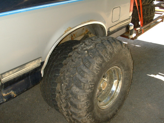 Rear wheel well and tire of a 1991 Ford Bronco
