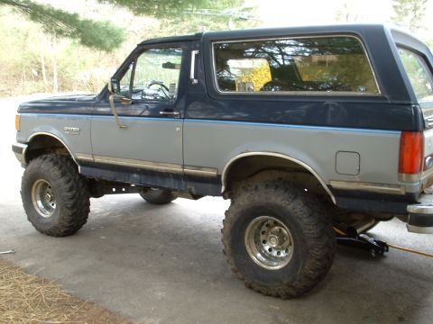 1991 Ford Bronco - This lifted 1991 Ford Bronco features a two-tone blue and gray paint scheme and aggressive off-road tires.