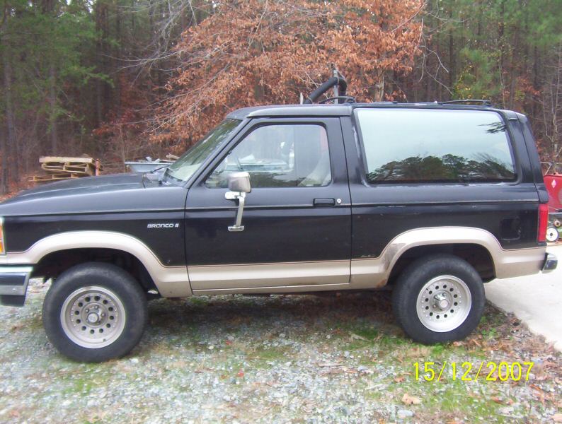 1988 Ford Bronco side view, black and tan two-tone paint, aftermarket wheels