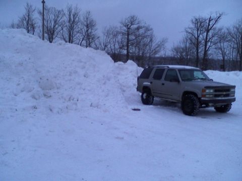 2000 Chevrolet Tahoe - A silver 1999 Chevrolet Tahoe is parked in a snowy landscape, likely during winter.