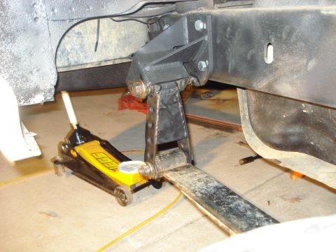 1996 Ford Bronco - pic of shackle