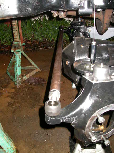 1990 Ford Bronco - Crap, another interference problem. The tie rod hits the diff cover when turning.