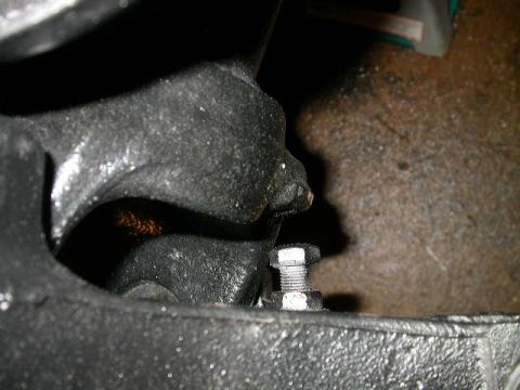1990 Ford Bronco - Worse, it's hitting the diff cover when the steering stop bolt is still 1/2" from the C.