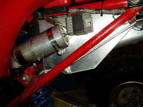 2000 Ford E350 - Electrical components and frame structure of a red vehicle are visible in this close-up view.