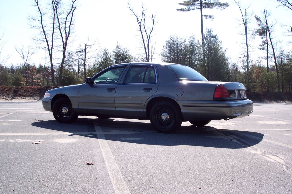 2001 Ford Crown Victoria, gray sedan, 3q-front view