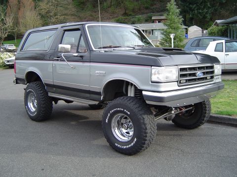 1989 Ford Bronco - This lifted Ford Bronco features a two-tone paint scheme and aggressive off-road tires.