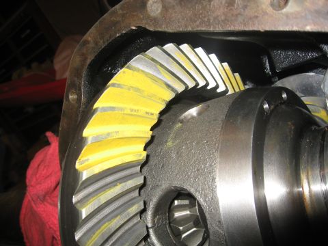 1990 Ford F-250 - Close-up view of differential gears showing yellow markings indicating contact pattern.