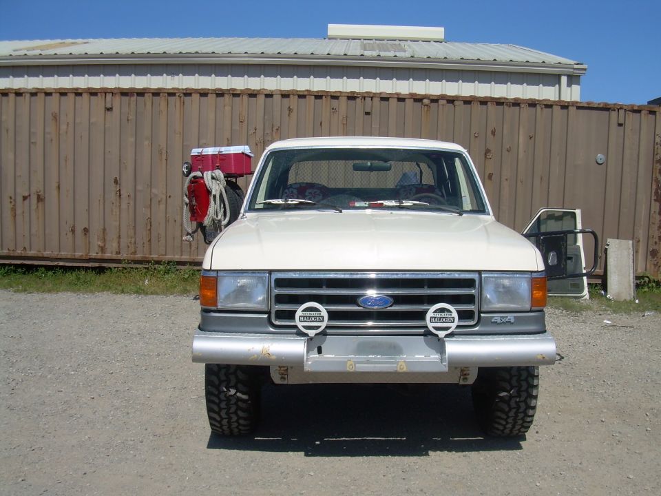 1991 Ford Bronco front view with aftermarket bumper and lights