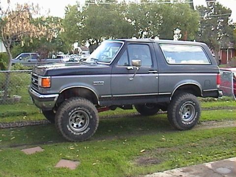 1990 Ford Bronco - This lifted 1990 Ford Bronco features large off-road tires and a two-tone paint scheme.