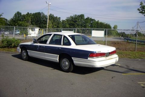 1997 Ford Crown Victoria - the other side, there are two body items, the first is a small tear in the rea bumper visible in the first pic of the rear passenger side,…