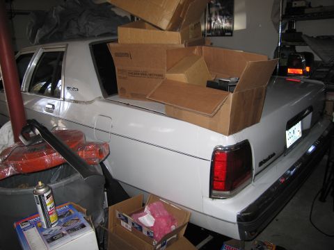 1991 Ford LTD Crown Victoria - Rear view of a 1991 Ford Crown Victoria LTD sedan, its trunk loaded with boxes.