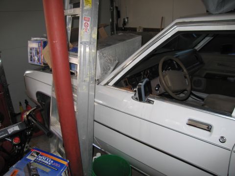 1991 Ford LTD Crown Victoria - Side view of a white 1991 Ford Crown Victoria LTD, revealing its interior and exterior details.