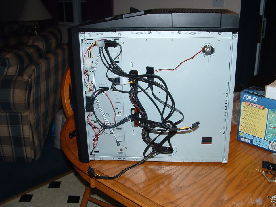 all these wires would have been inside the case... but not now..... all behind the sheet metal that you will not see...