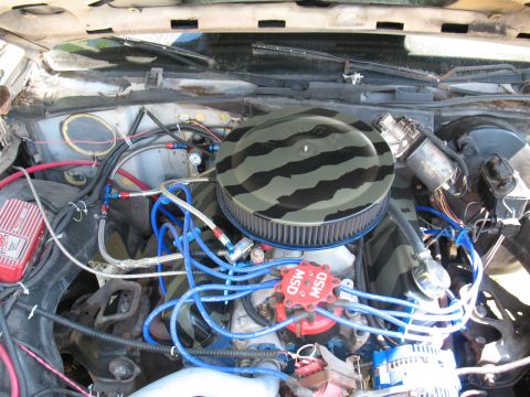 1985 Ford Crown Victoria LTD - Customized engine bay a camouflage air cleaner and MSD ignition components, suggesting aftermarket modifications.