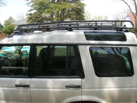 1999 Land Rover Discovery II - Side view of a 1999 Land Rover Discovery II, equipped with a roof rack.