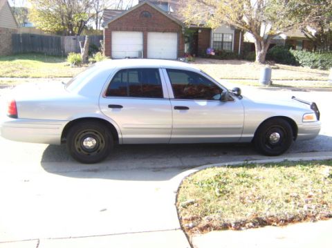 2003 Ford Crown Victoria photo