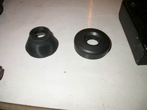 1990 Ford Bronco - Dana/Spicer left, Moog right