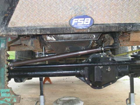1990 Ford Bronco - After the quick tie rod alignment is done, next the drag link is mounted.