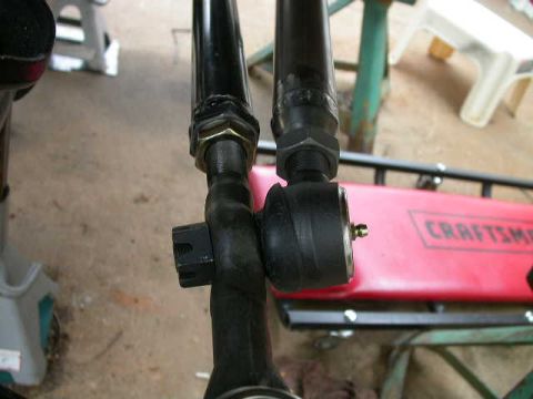 1990 Ford Bronco - Note, plenty of room between tie rod and drag link. Getting the round tube adapters for the passenger side and hex ones for the driver's si…